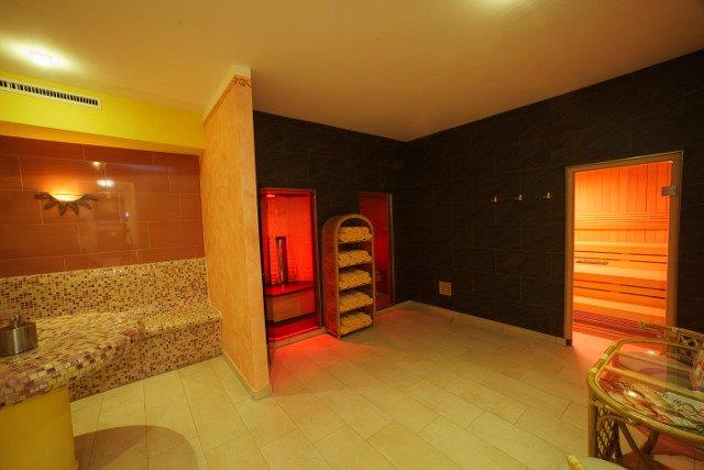 Wellnessbereich vom Hotel Austria mit Ruhebereich und Sauna für Entspannung und Erholung.